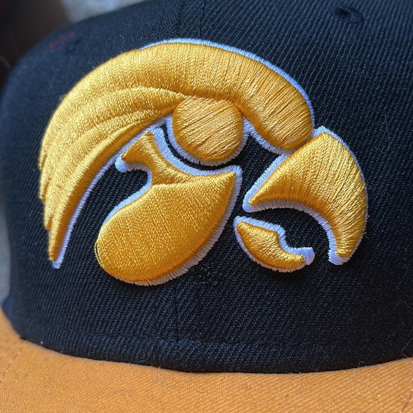 Iowa Hawkeyes cap - Picture 8 of 9